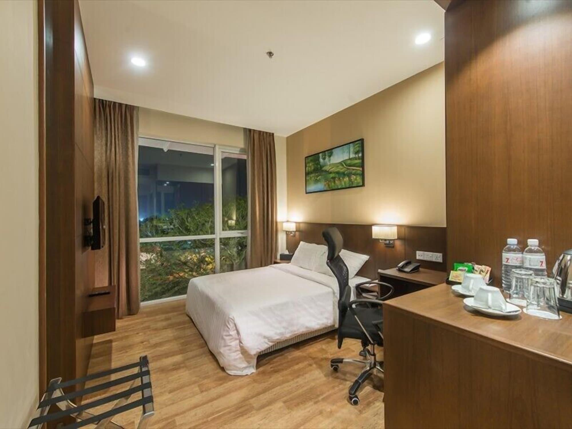 Keoja Hotel Kuala Belait Buitenkant foto