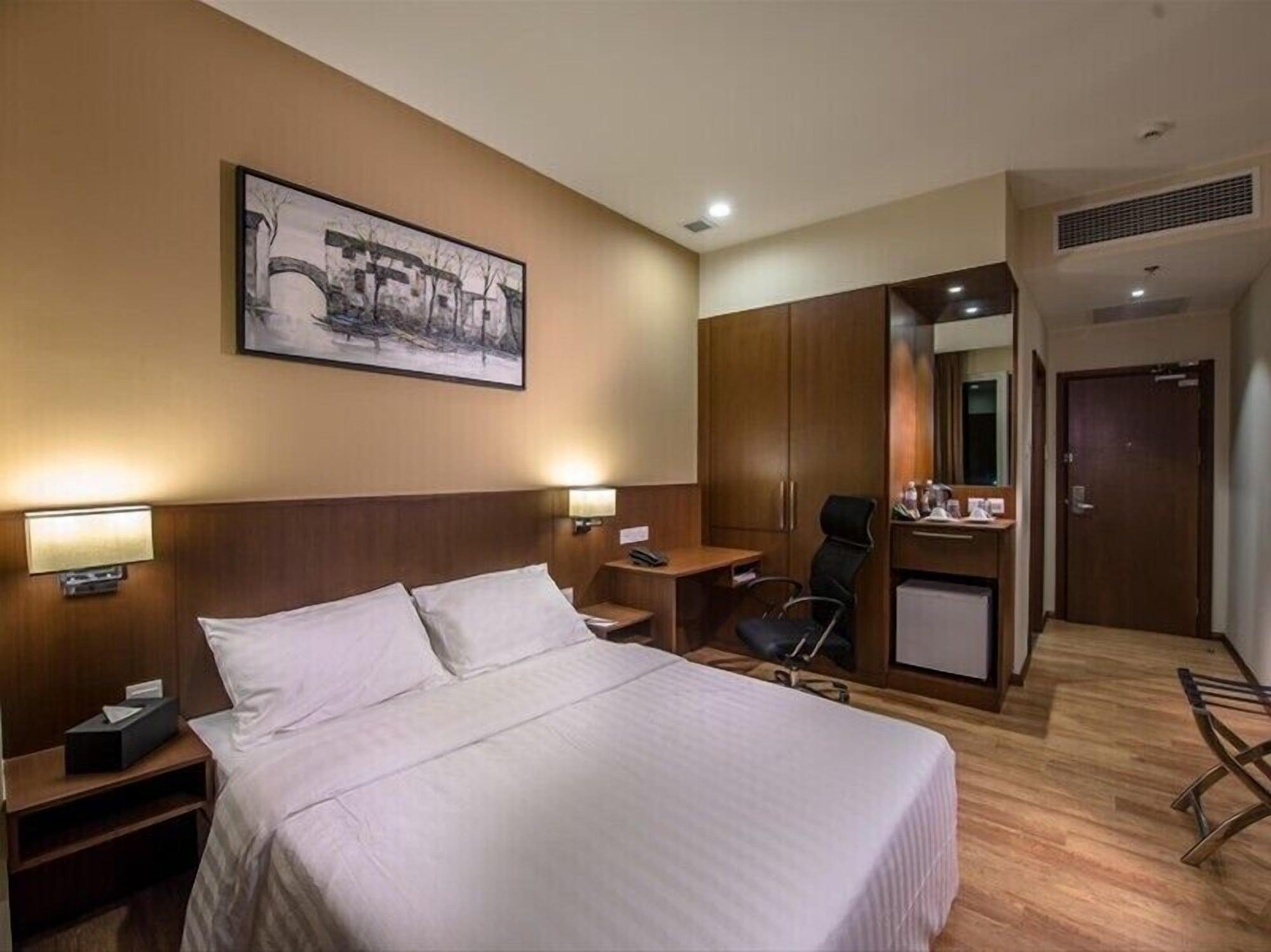 Keoja Hotel Kuala Belait Buitenkant foto