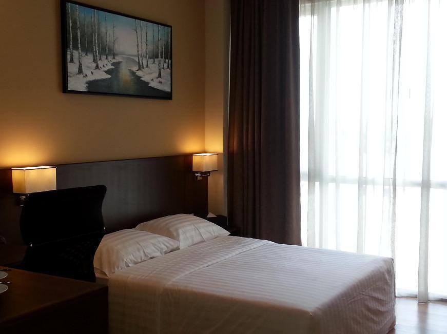 Keoja Hotel Kuala Belait Buitenkant foto