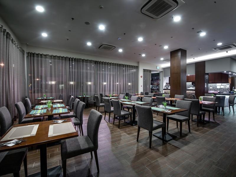 Keoja Hotel Kuala Belait Buitenkant foto