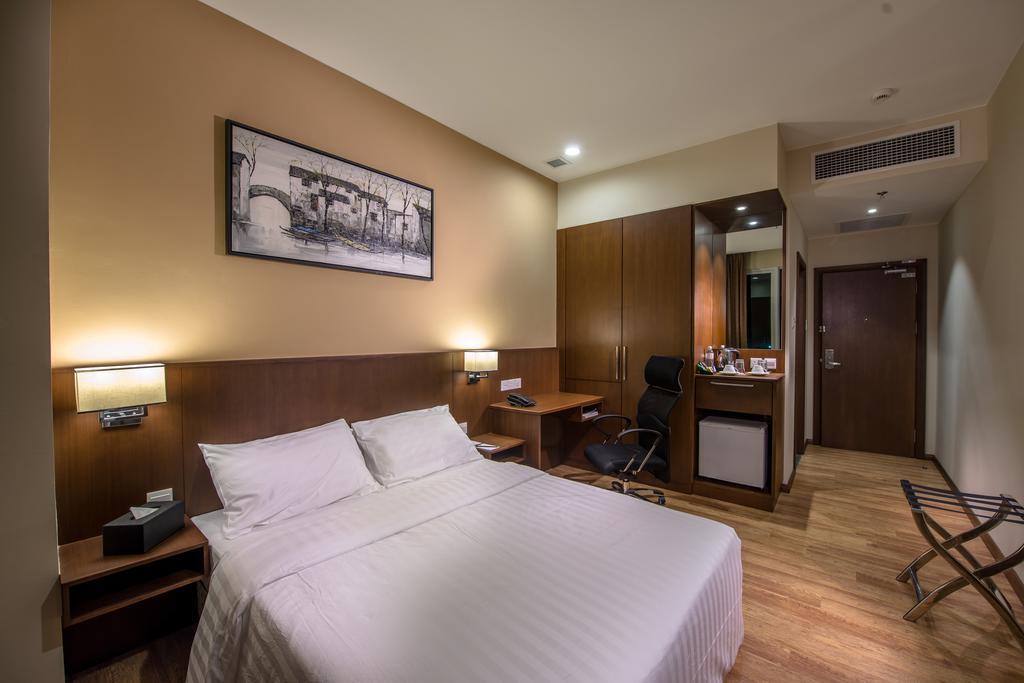 Keoja Hotel Kuala Belait Buitenkant foto