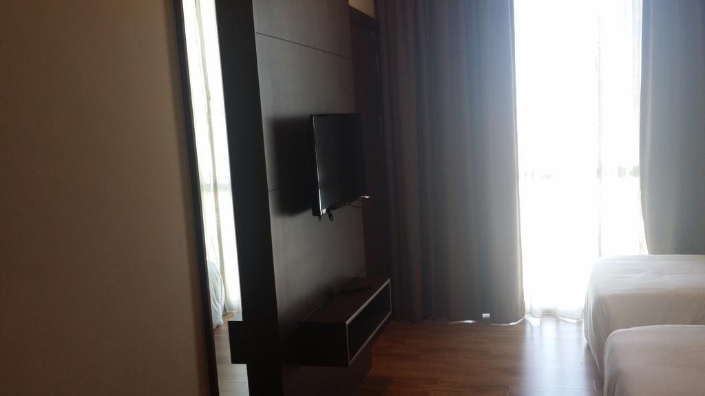 Keoja Hotel Kuala Belait Buitenkant foto