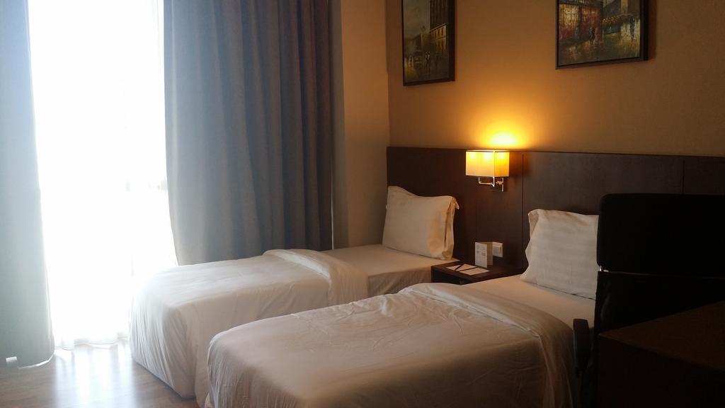 Keoja Hotel Kuala Belait Buitenkant foto