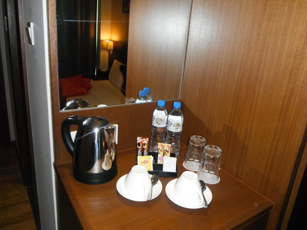 Keoja Hotel Kuala Belait Buitenkant foto